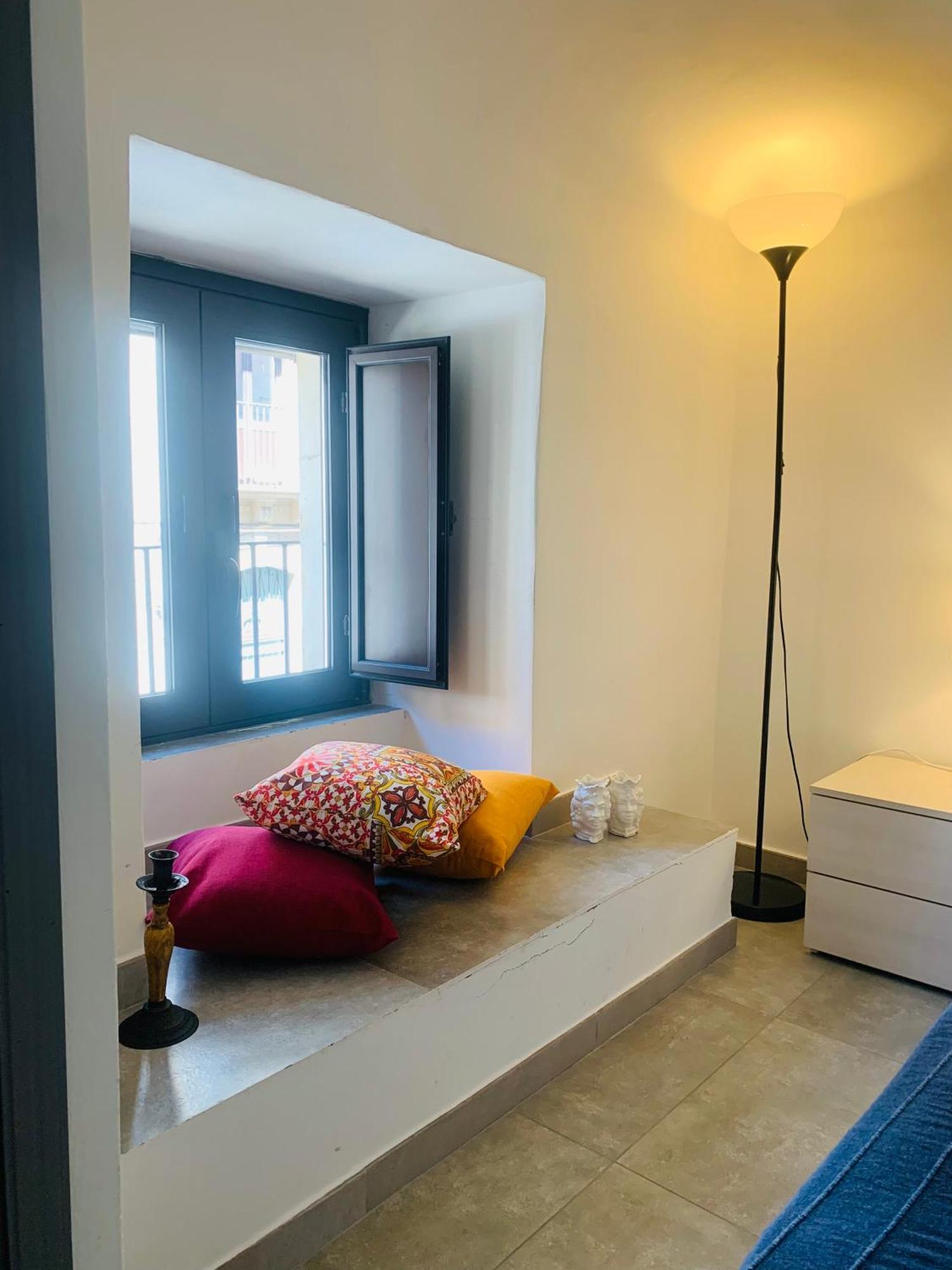 Center Living Apartment Катания Екстериор снимка