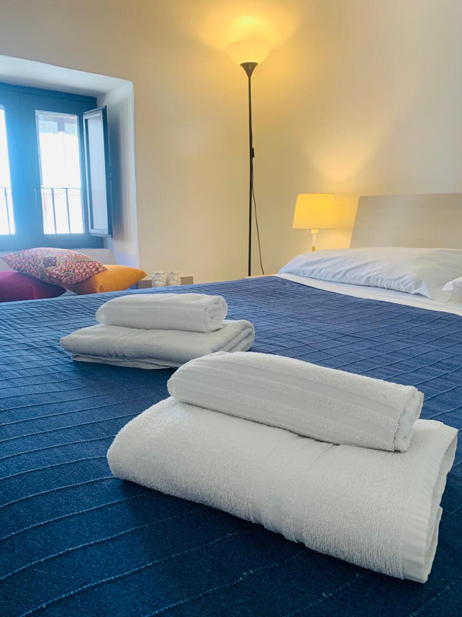 Center Living Apartment Катания Екстериор снимка